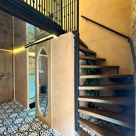 Hotel Alta *