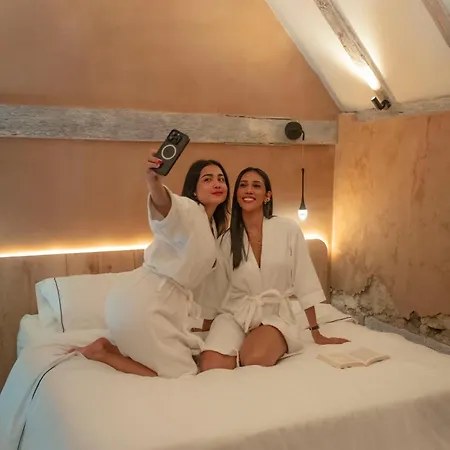 Hotel Alta *
