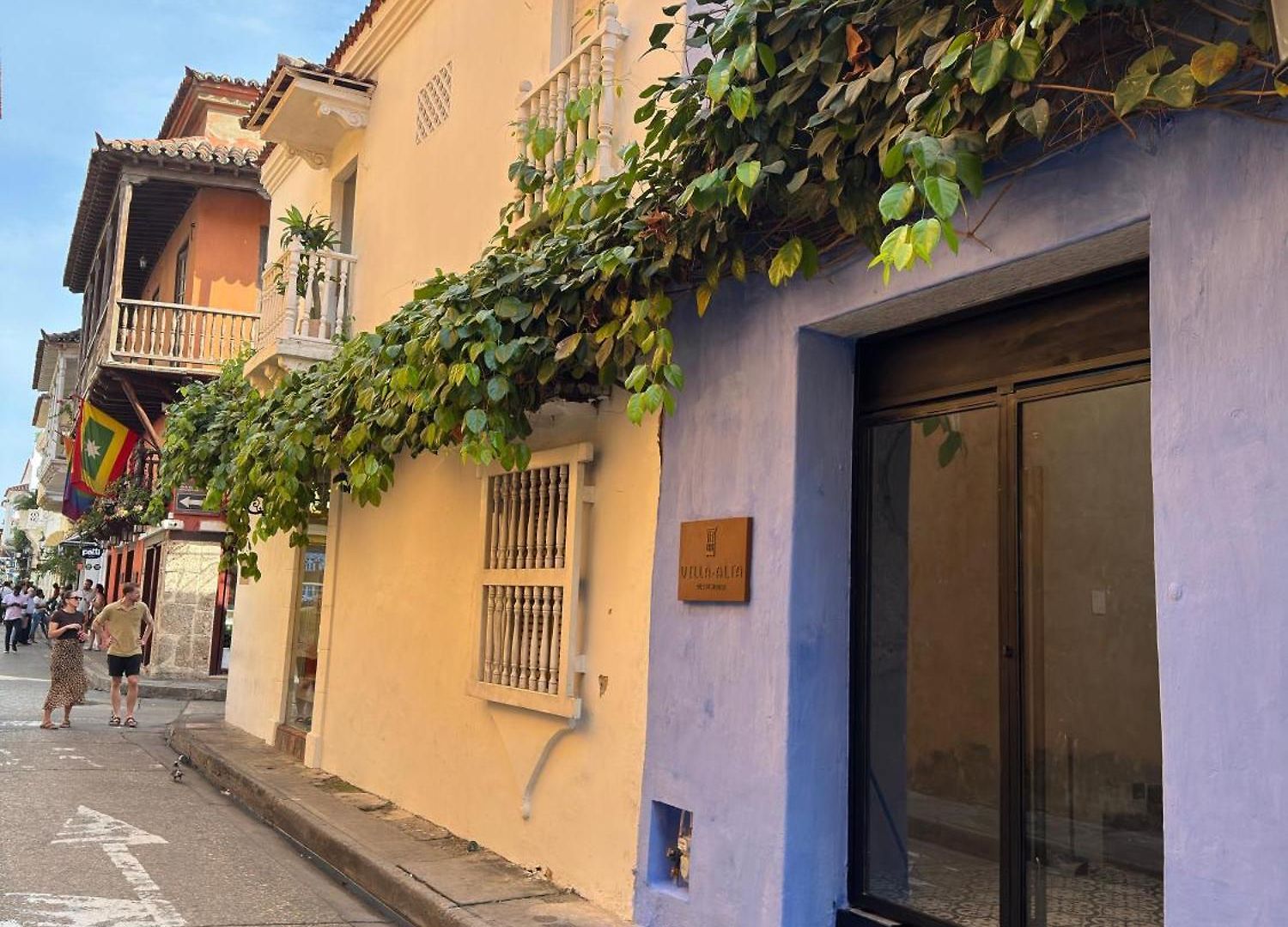 Hotel Alta *
