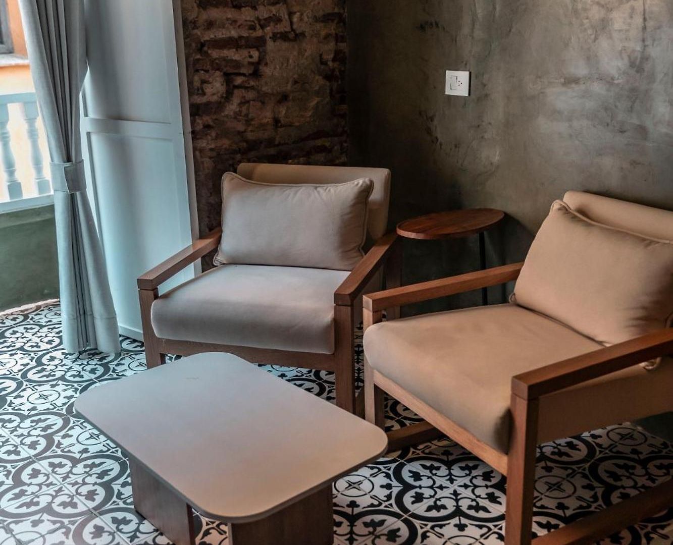 Hotel Alta *