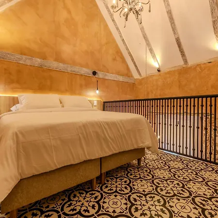 Alta Hotel *
